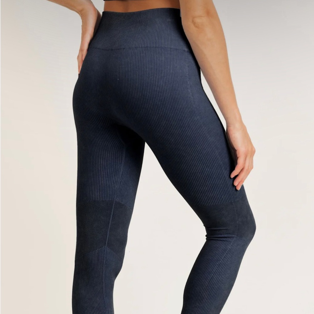 Mono B High Waisted Leggings | Size: Small